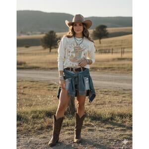 Lotus Fashion Beige Cowgirl/Boots/Hat Graphic Crewneck Sweatshirt Women’s Size S